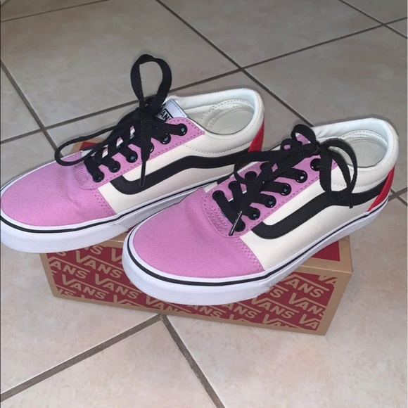 Vans - Picture 1 of 4
